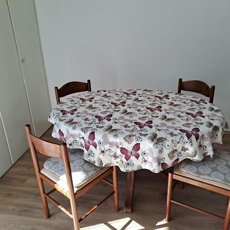 Yulia Apartman Pula Exterior photo