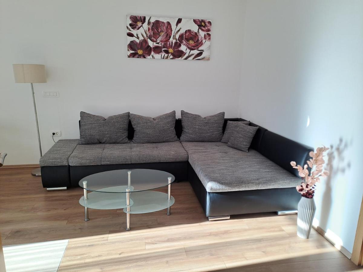 Yulia Apartman Pula Exterior photo
