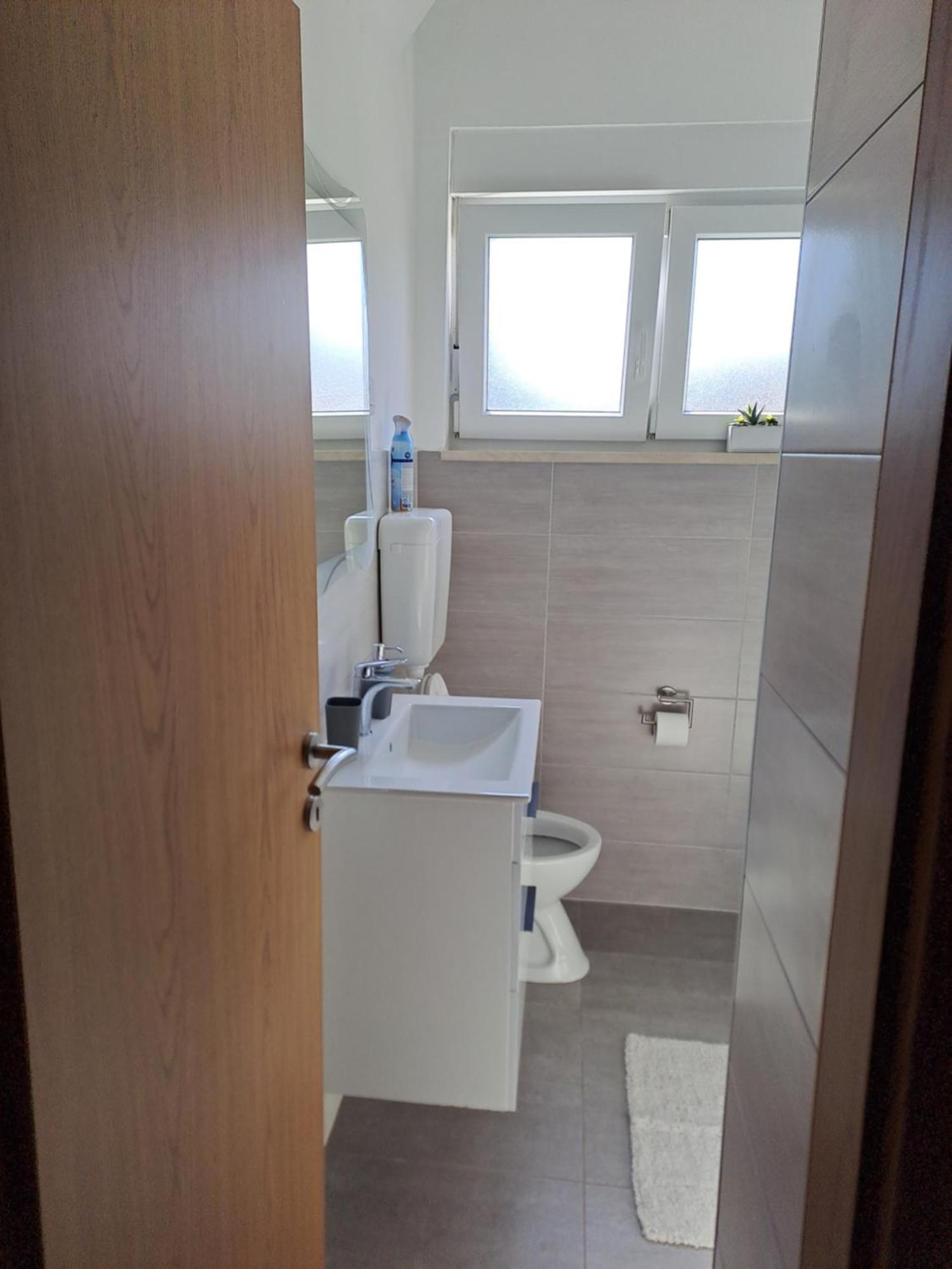 Yulia Apartman Pula Exterior photo