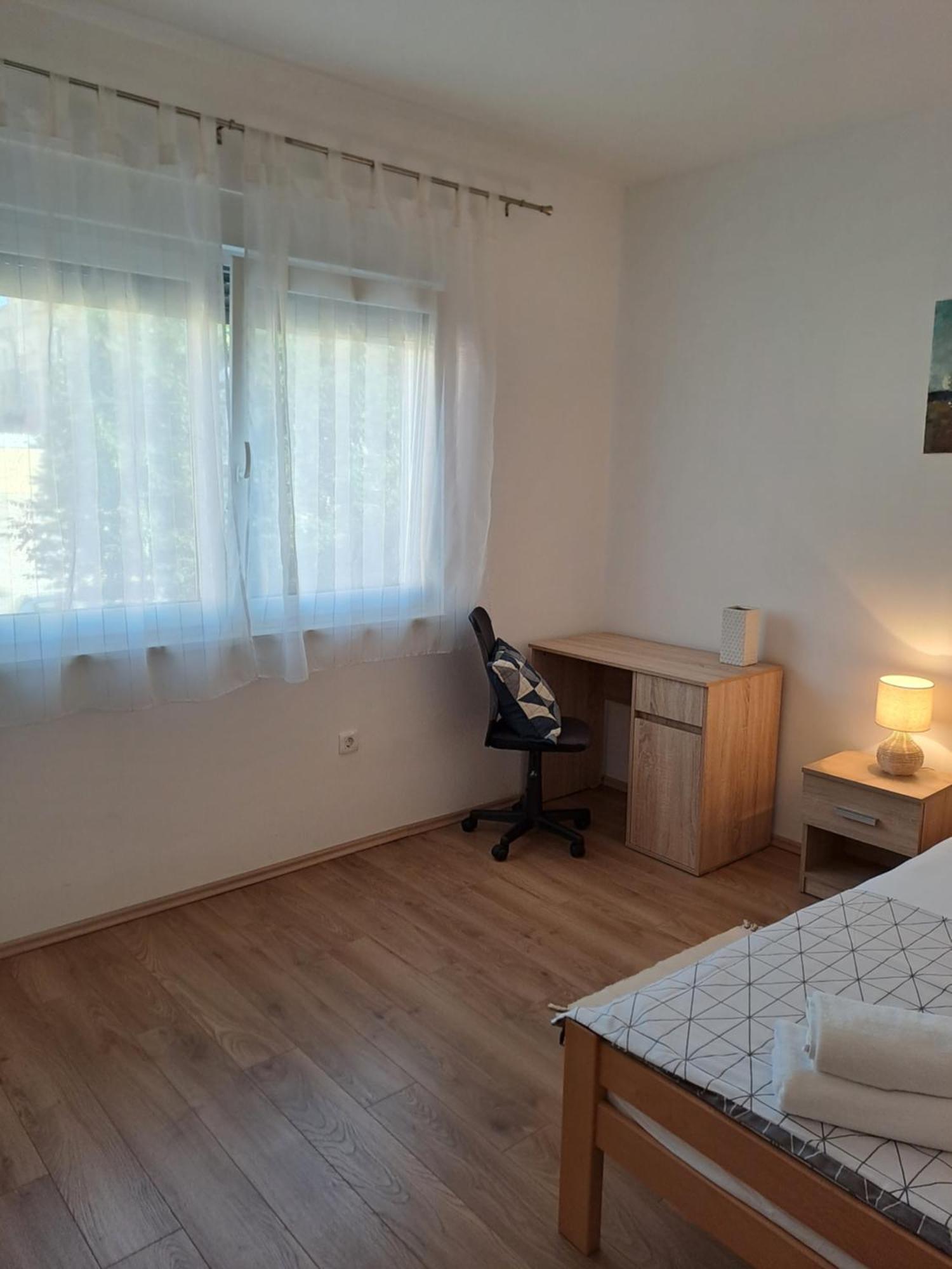 Yulia Apartman Pula Exterior photo