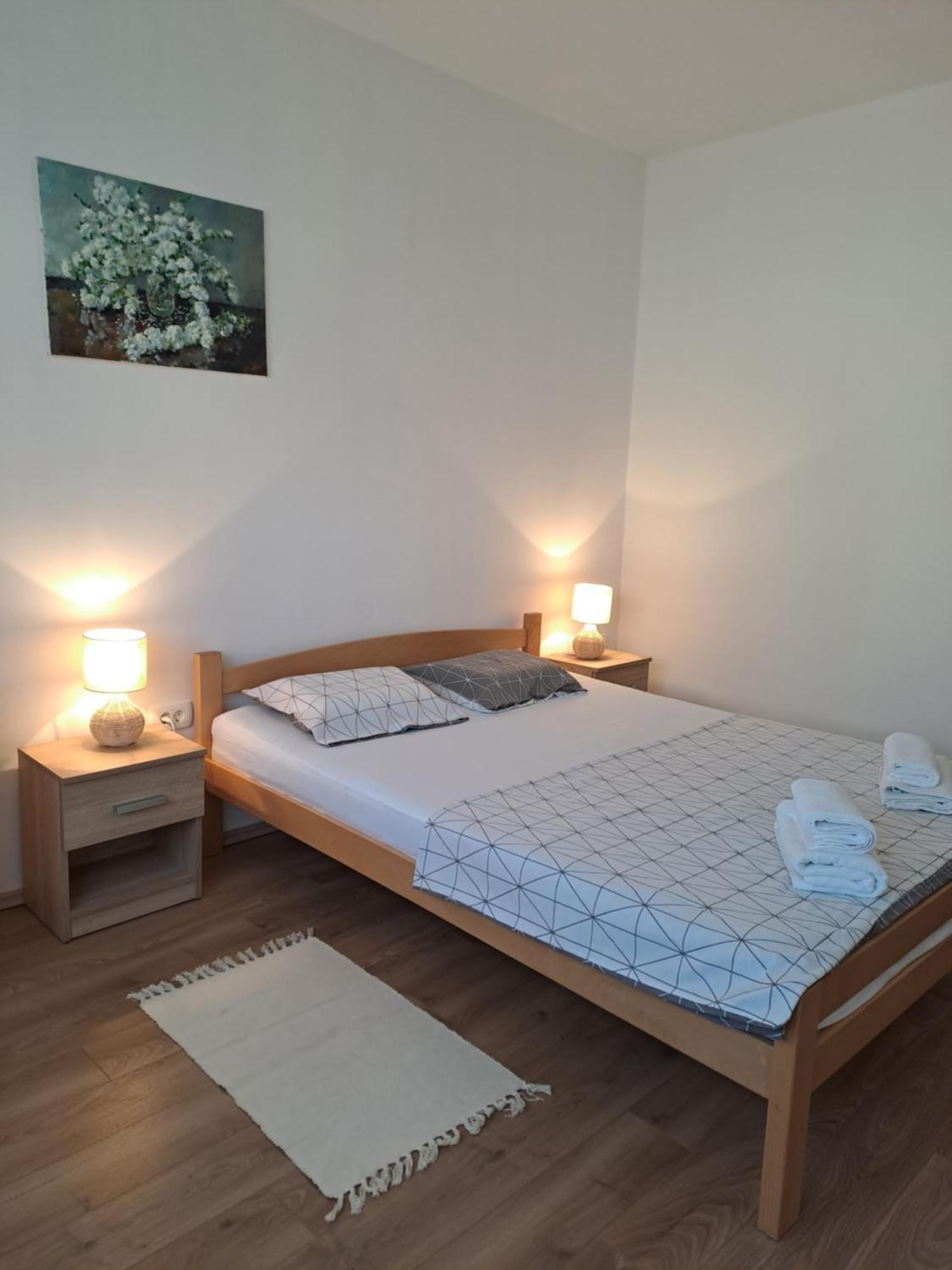 Yulia Apartman Pula Exterior photo